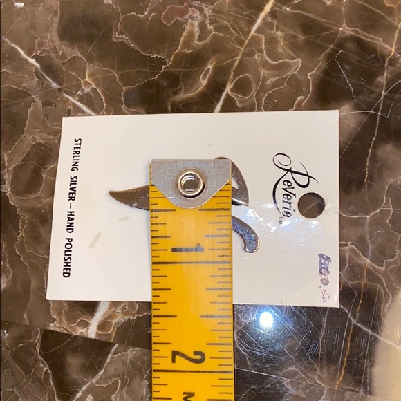 Reverie Am Vintage Sterling Silver Hand Polished Upper Case Letter V Brooch - Picture 4 of 6